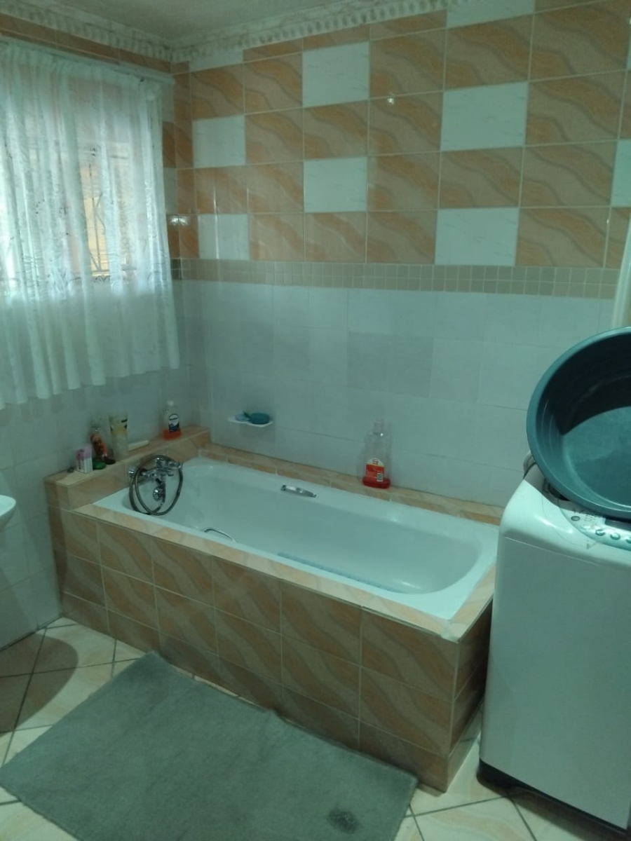 3 Bedroom Property for Sale in Kwakwatsi Free State